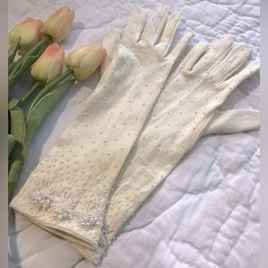 NWOT Vintage 1940’s Gloves 🤍